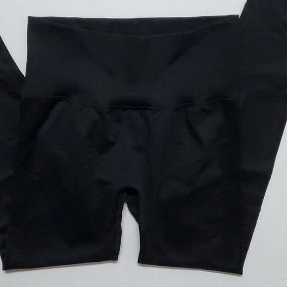 LUNA BY LUCY Allure Leggings in Midnight - Picture 6 of 6